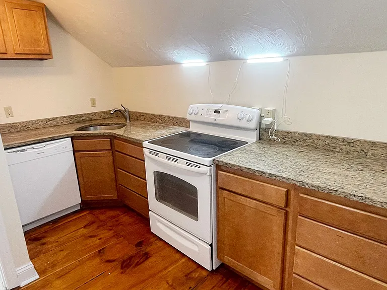 136 Central St — Photo 2