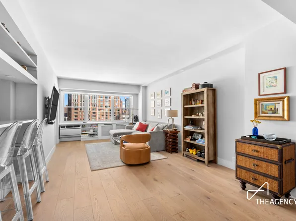 200 East 84th Street image 1 of 11