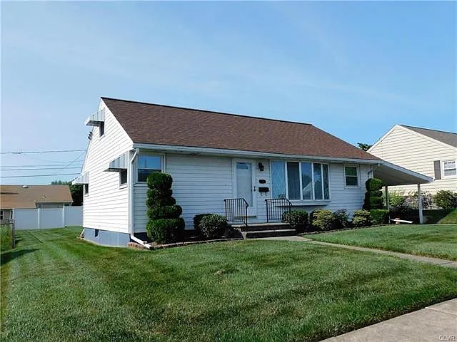 1558 Farm Ln photo 1