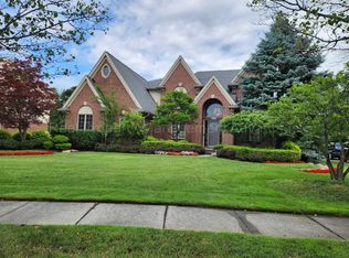 3894 Fadi Dr, Troy, MI 48084