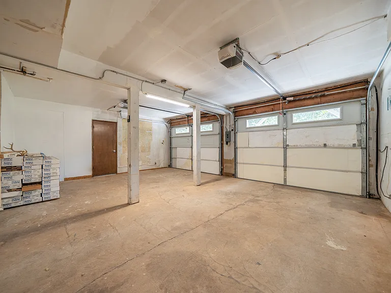 17659 Melwood Ln — Photo 37