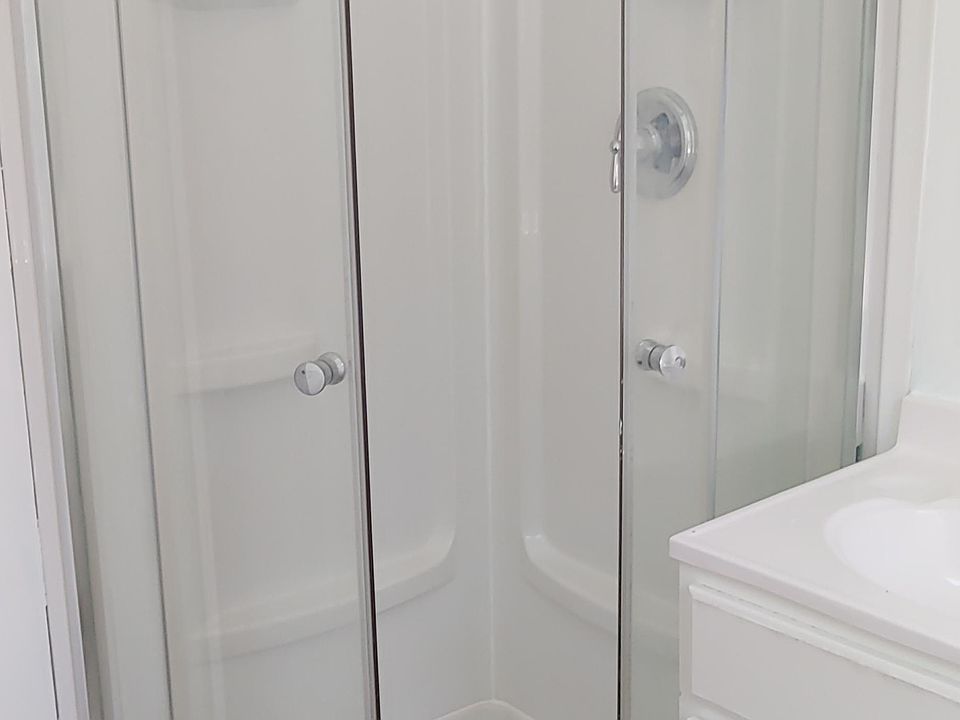 1st image of 39 Nassau Pl Floor 1