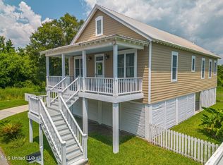 220 Saucier Ave, Pass Christian, MS 39571