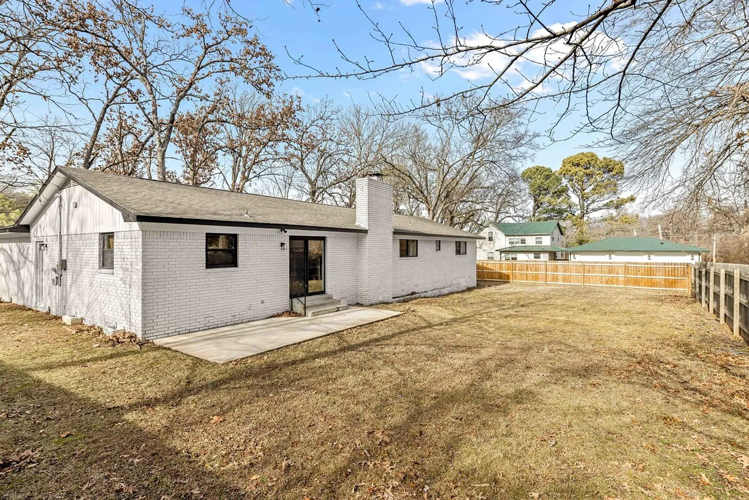 3 bed, 2.0 bath, 1969 sqft, $4,066 — Photo 2