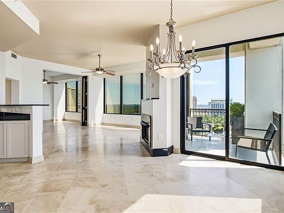 5th image of 2828 Peachtree Rd #2402