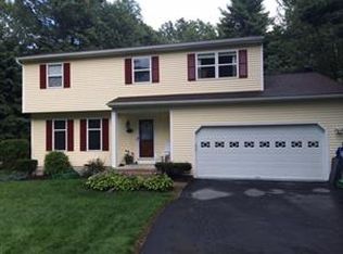 39 Pinehollow Dr, Ballston Spa, NY 12020