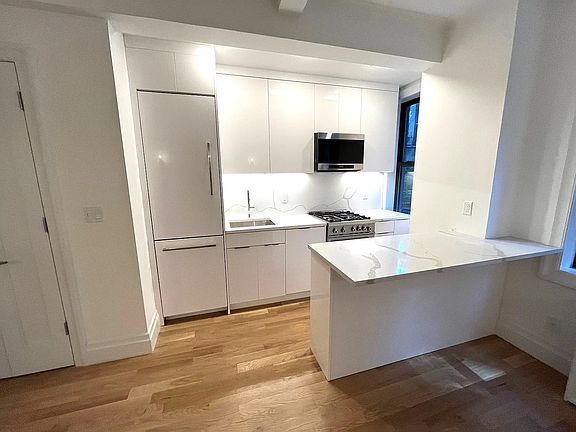 2nd image of 315 W 86th St APT 2E