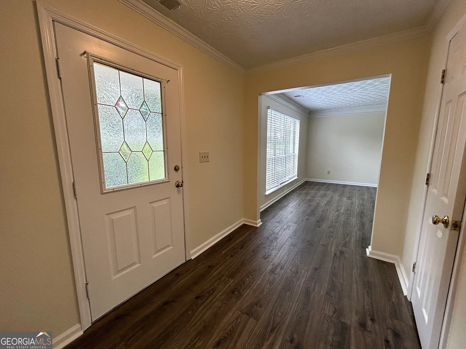 3 bed, 2.5 bath, 1780 sqft, $2,400 — Photo 3