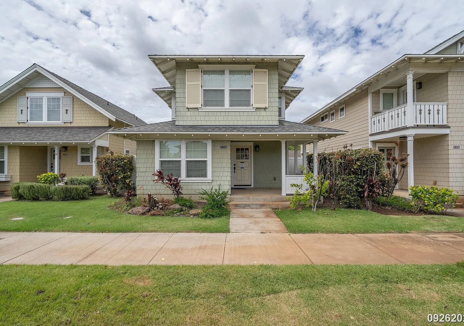 Available now! Hoakalei-Kuapapa 4 bdrm/3 bath in Ewa Beach — Photo 1