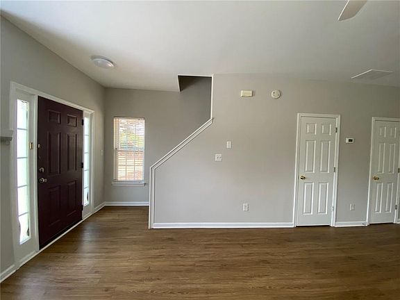 3rd image of 677 Kenridge Dr