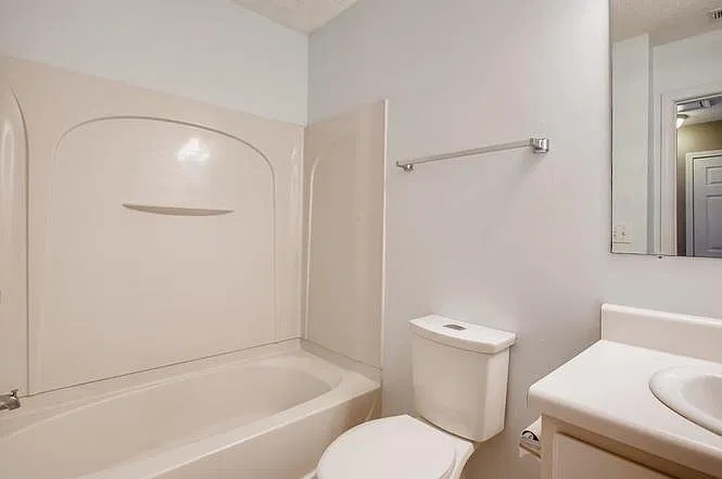 4 bed, 3.5 bath, 1820 sqft, $2,950 — Photo 4