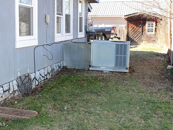 2nd image of 1018 Borden St