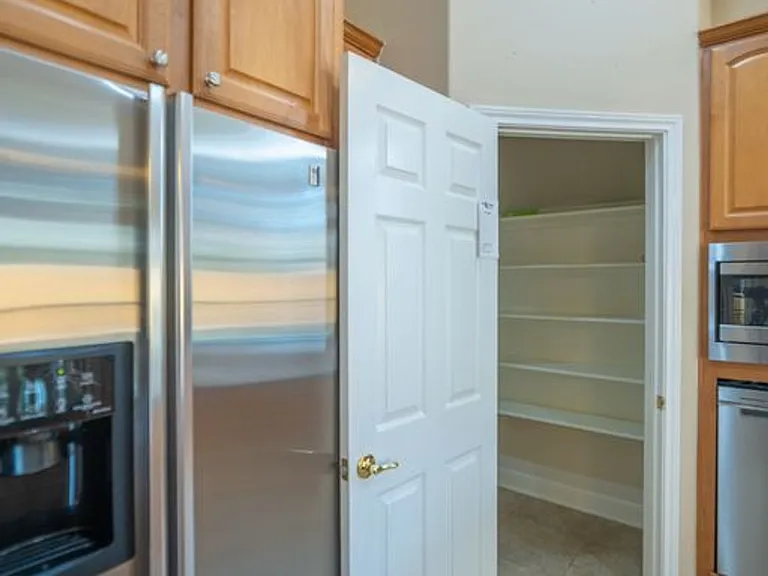 5019 Shining Creek Ct — Photo 10