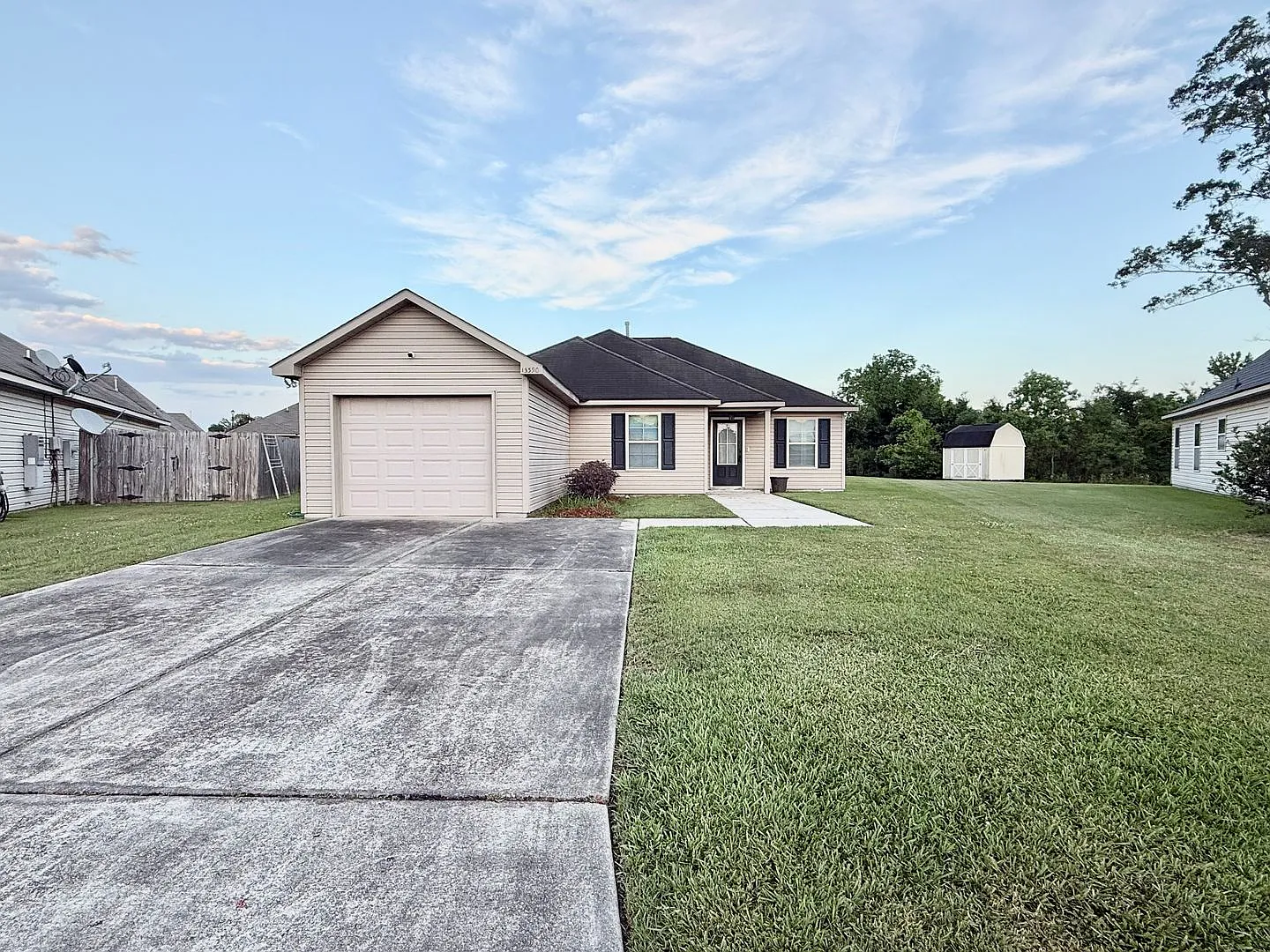 Beautiful 3 Bedroom Home In Prairieville — Photo 1