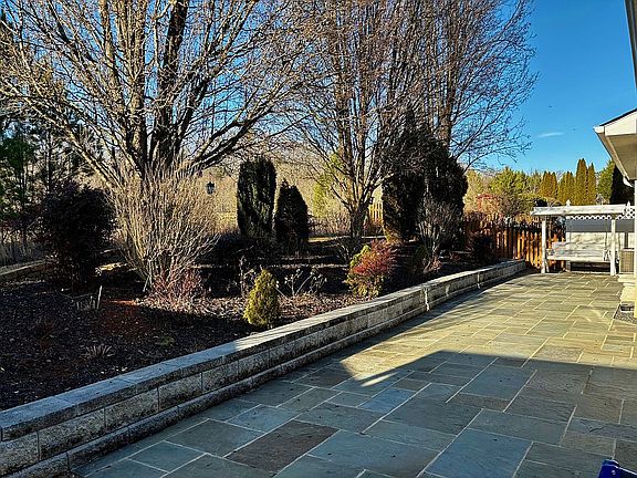 Large Slate back patio 