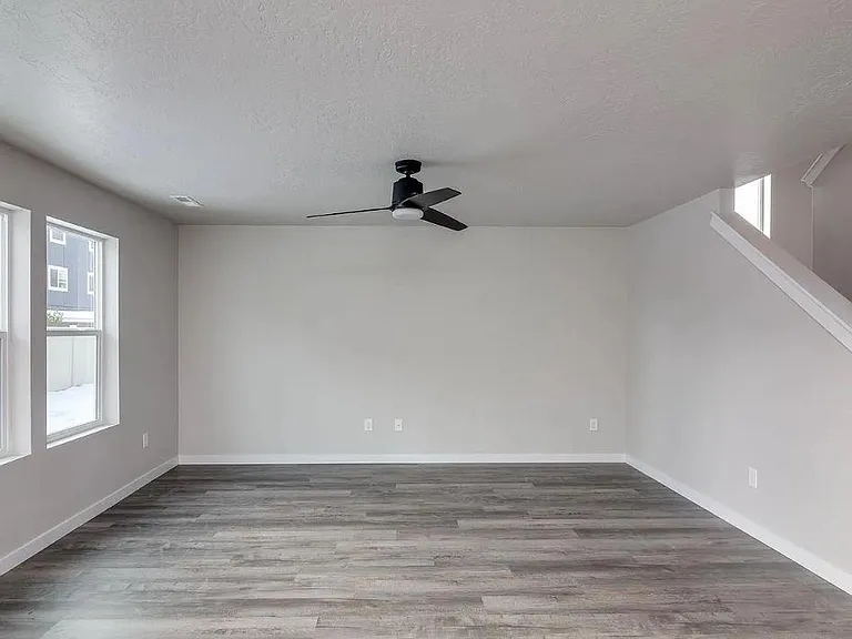 3890 N Dashwood Ave — Photo 4