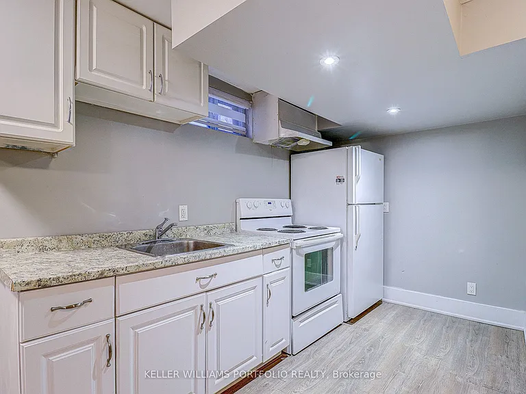 962 Willowdale Ave — Photo 7