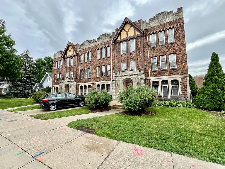 1807-1809 E Olive St — Photo 1