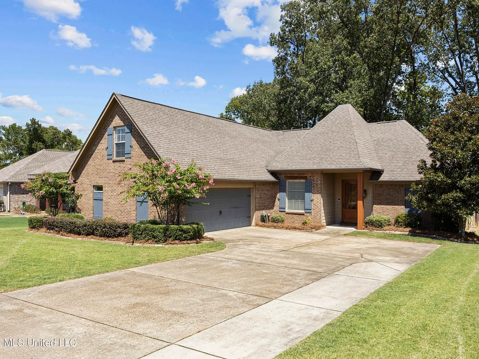 3 bed, 2.0 bath, 2021 sqft, $2,695 — Photo 4