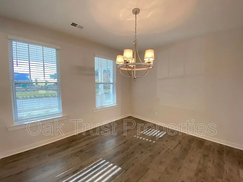 3 bed, 2.5 bath, 1944 sqft, $2,095 — Photo 3