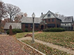 18 Oak Knoll Pl, Belleville, IL 62223