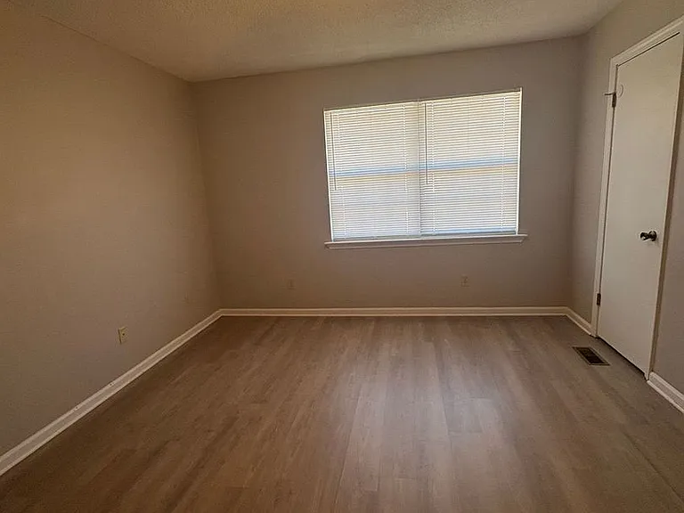 228 Edith Way — Photo 24