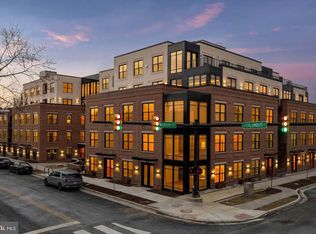 811 N Columbus St #104, Alexandria, VA