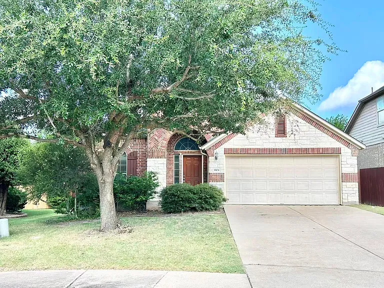 1104 Valerie Cv — Photo 1