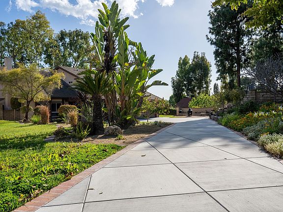 2nd image of 15405 Grovehill Ln