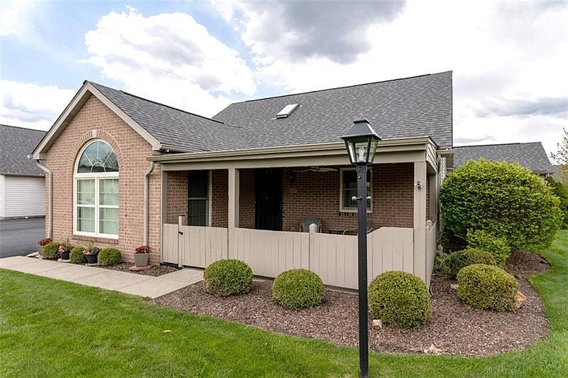 1st image of 119 Carriage Dr