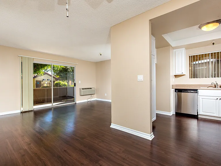 800 S Brea Blvd — Photo 7