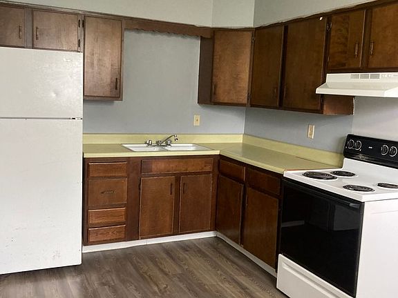 3rd image of 628 W 63rd St APT 2