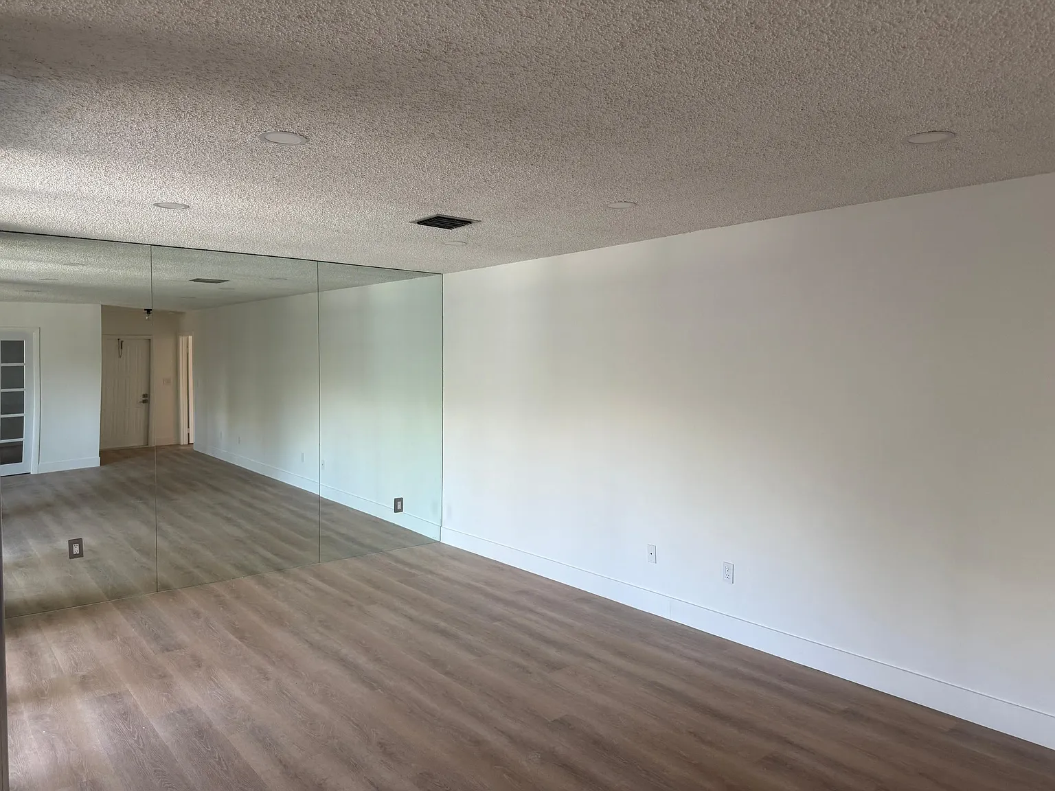 3 bed, 1150 sqft, $3,700 — Photo 3