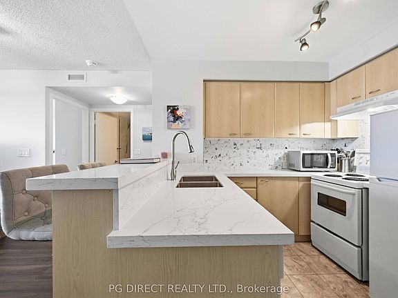 4th image of 38 Lee Centre Dr #2716