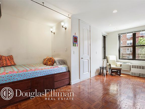 4th image of 100 W 12th St APT 2L