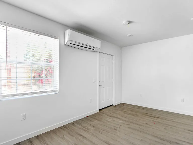 1212 E 3rd St — Photo 16