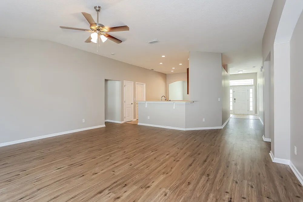 4 bed, 2.0 bath, 1958 sqft, $3,950 — Photo 4
