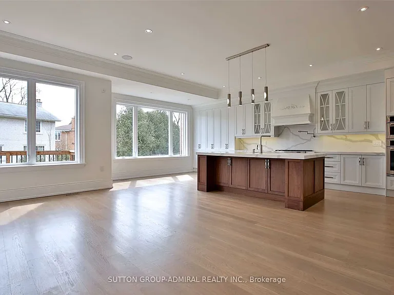 305 Finch Ave E — Photo 8