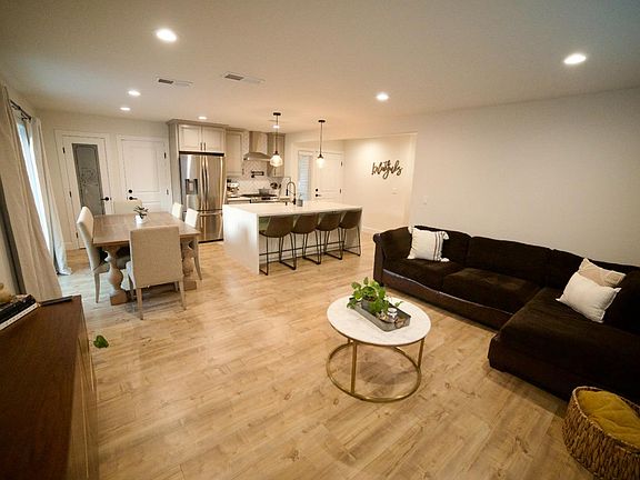 3rd image of 4619 Willowward Cir