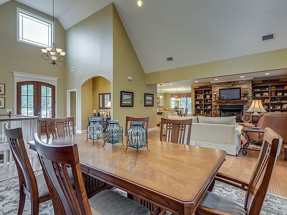 5th image of 131 Joy Cir