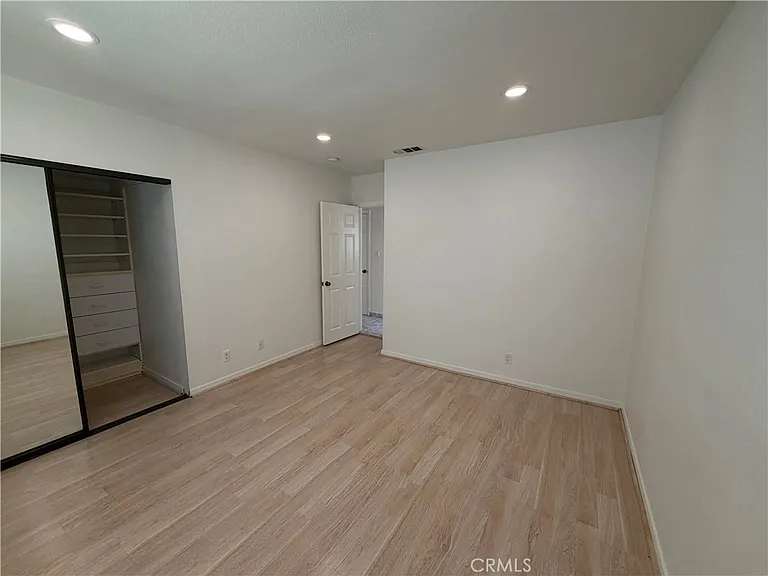 1501 N Maryland Ave — Photo 17