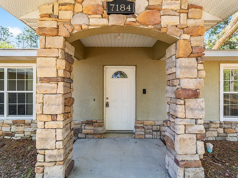 7184 Hemlock Loop — Photo 4