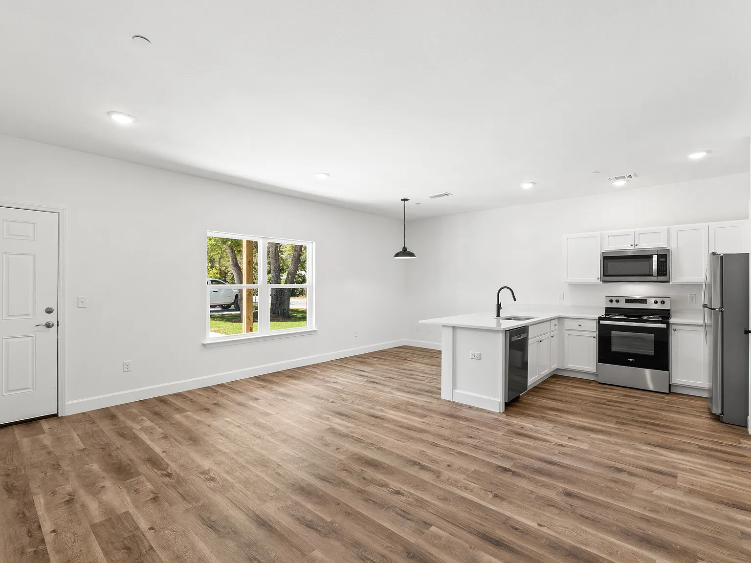 912 Barrow St — Photo 2