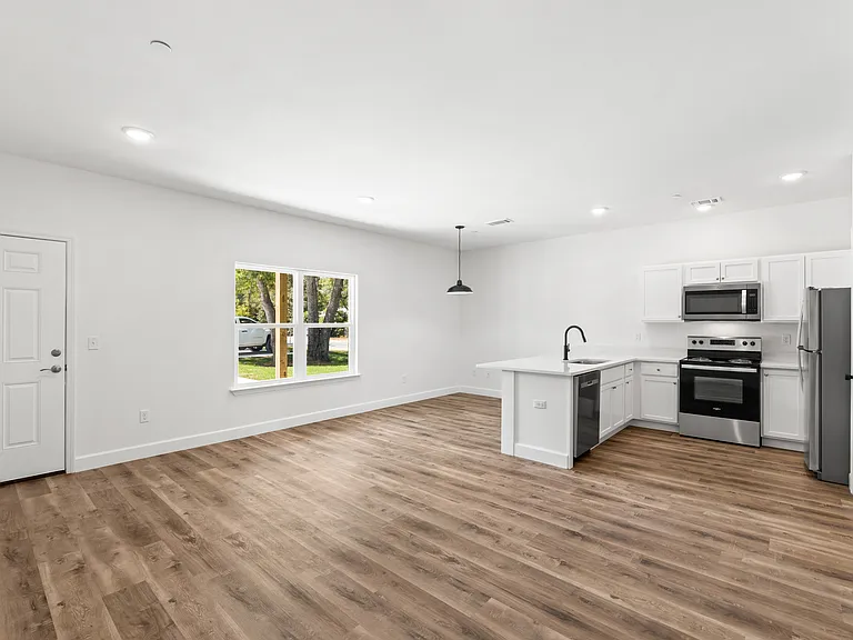 912 Barrow St #2 — Photo 3