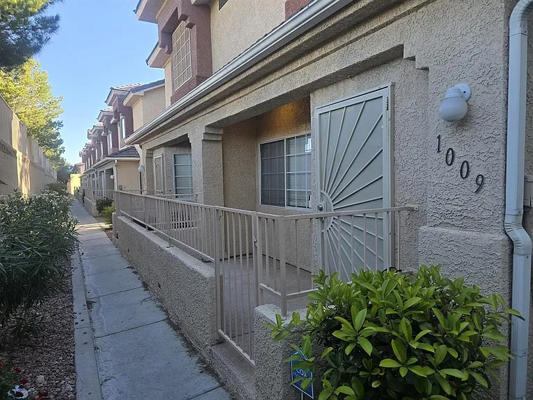 1009 Nevada Sky St — Photo 2