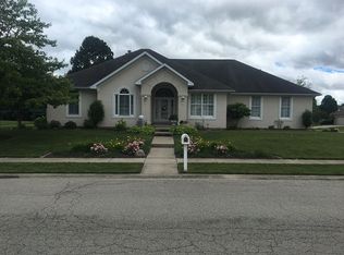 2406 Hampton Dr, Chatham, IL 62629