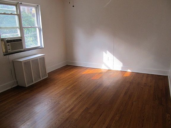 4th image of 3955 Beechwood Blvd