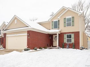 20215 Floral St, Livonia, MI