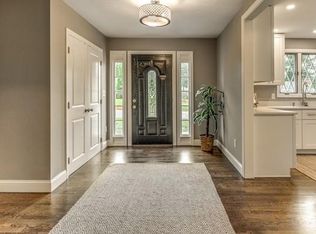 9 Colonial Dr, Chelmsford, MA 01824