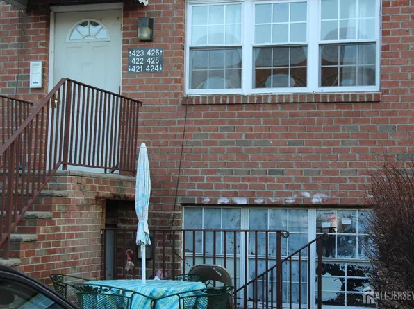 421 College Dr, Edison, NJ 08817